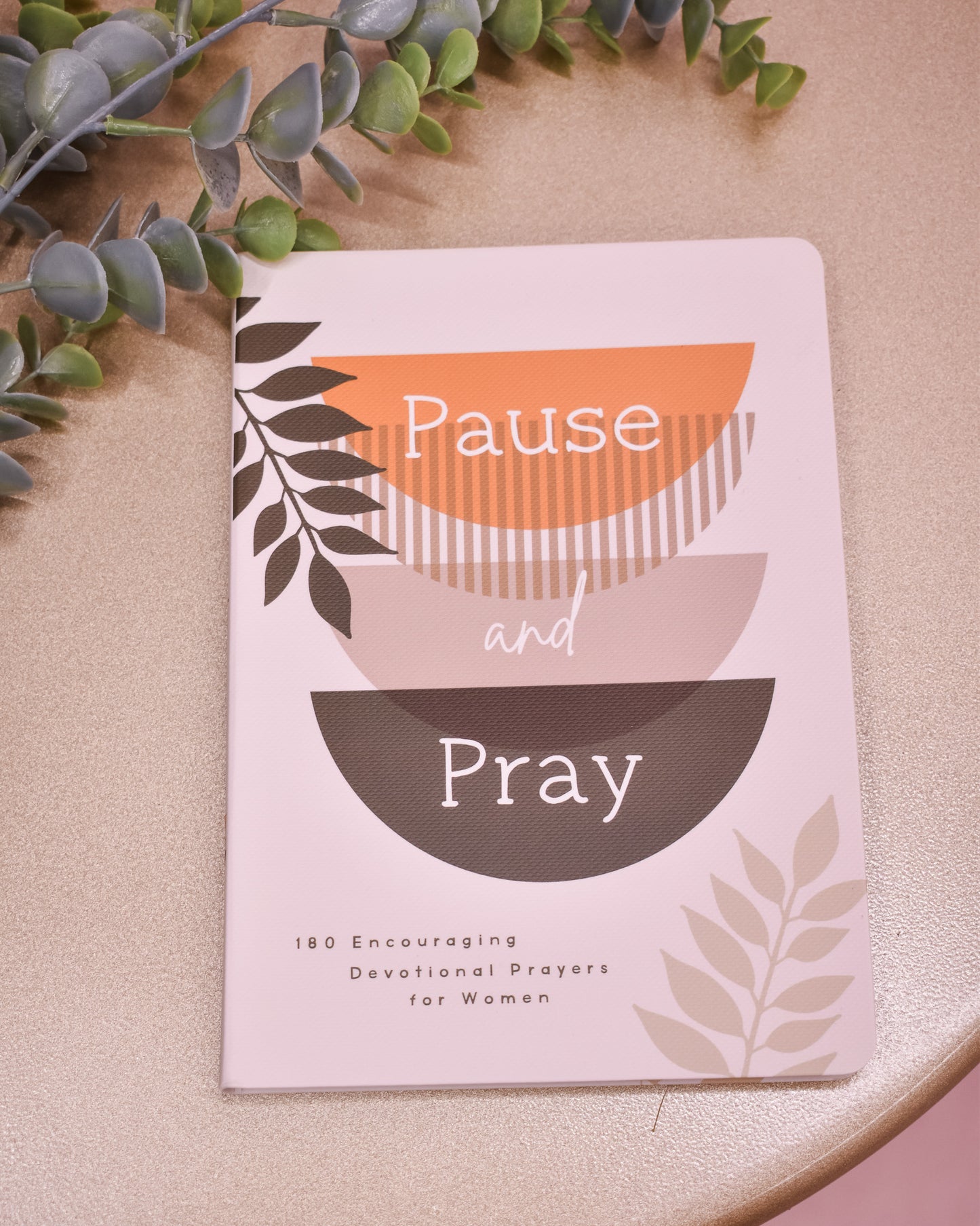 Pause And Pray: 180 Encouraging Devotional Prayers For Women