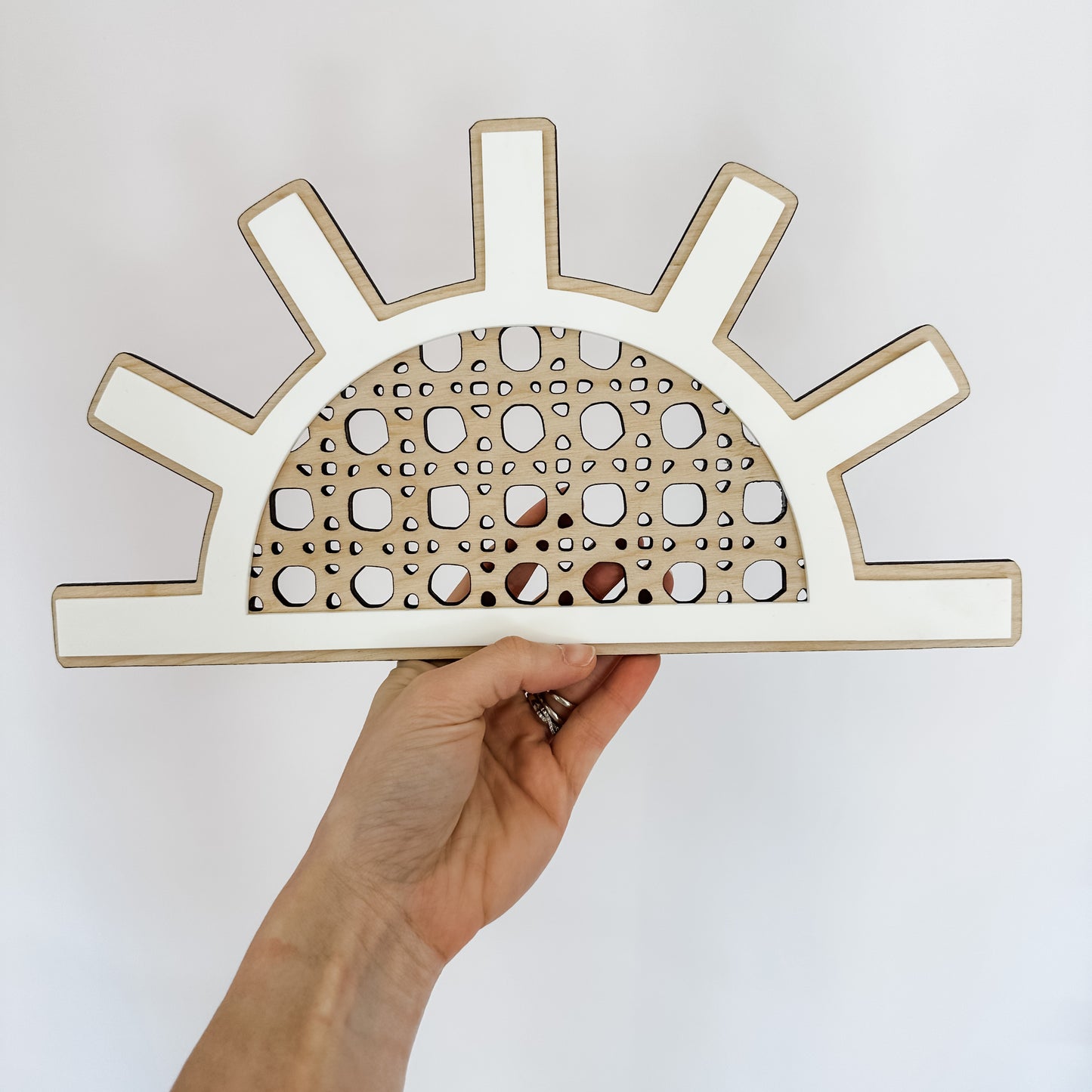 Rattan Sun Shelf Sitter