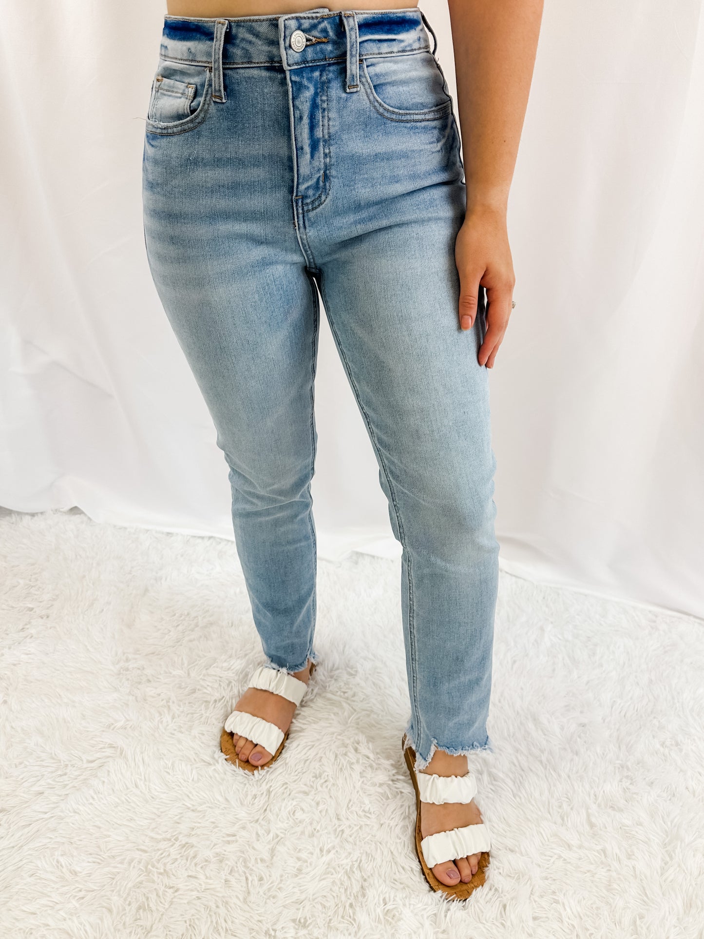 Vervet Hug Slim Straight Jeans
