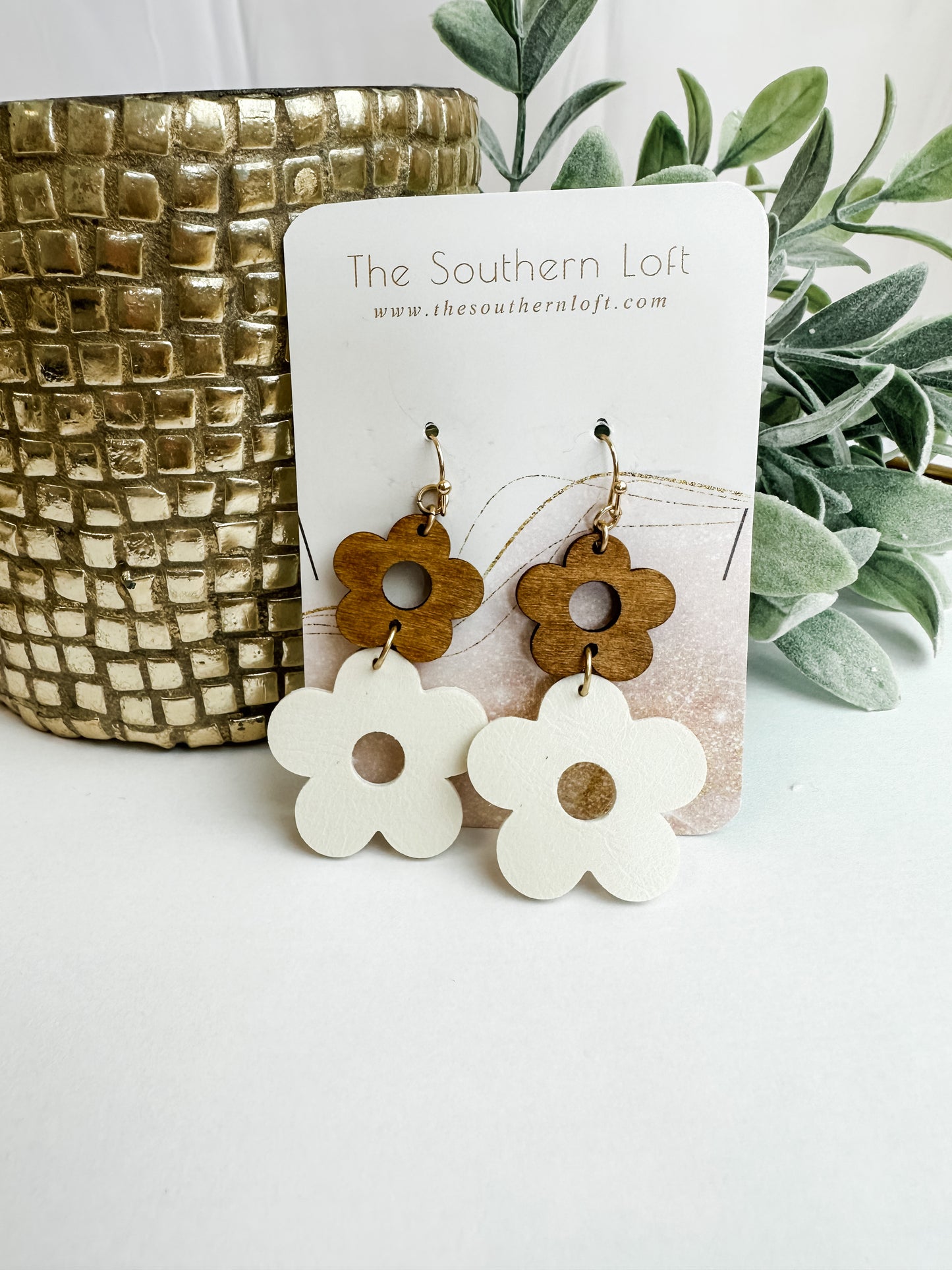 Delightful Daisy Dangle Earring