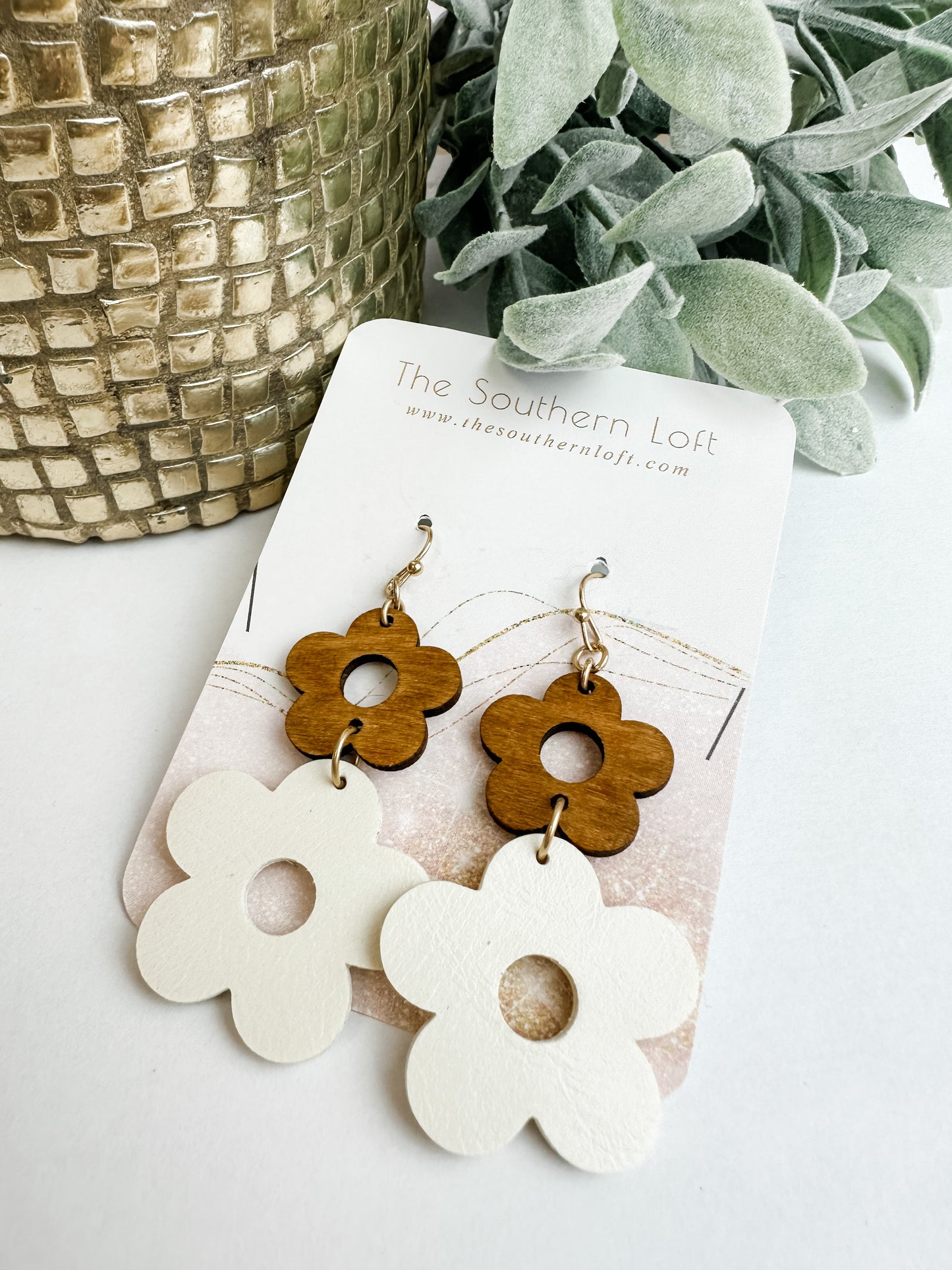 Delightful Daisy Dangle Earring