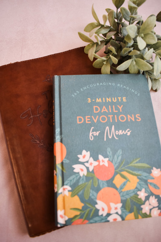 3-Minute Daily Devotions For Moms