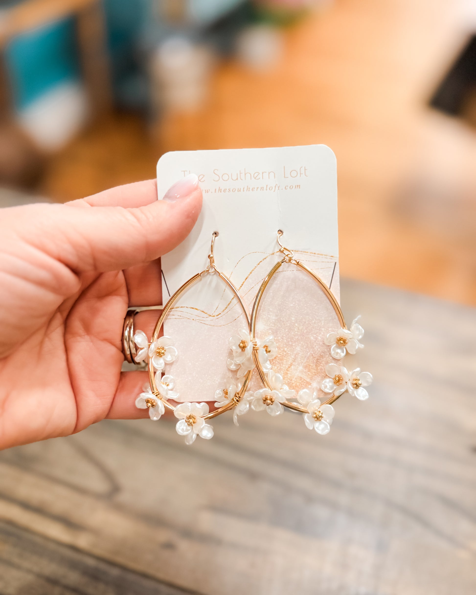 gold tear drop earrings with white flowers 
