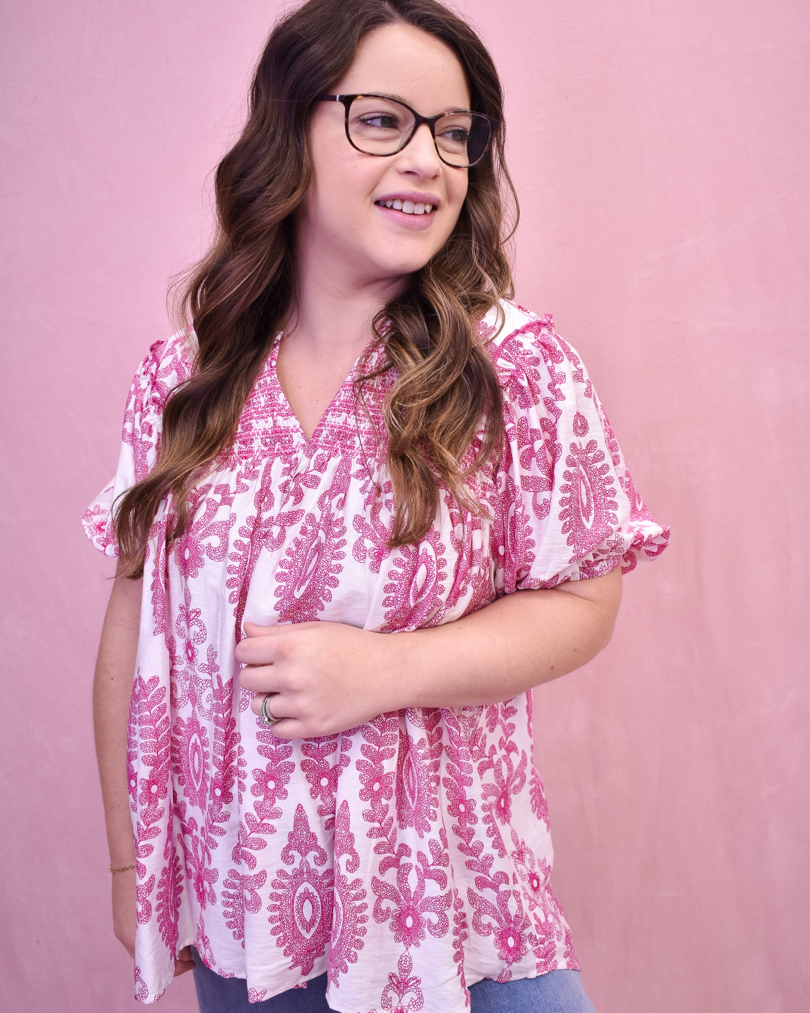 White short sleeve top with pink embordered details