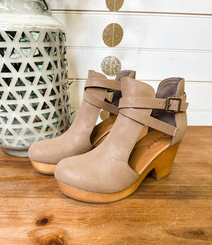 Better Than Before Casual Clogs